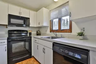 804 Reynolds Dr, Saugus, MA 01906 - Photo 9
