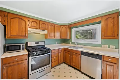184 Pleasant St, Grafton, MA 01560 - Photo 15