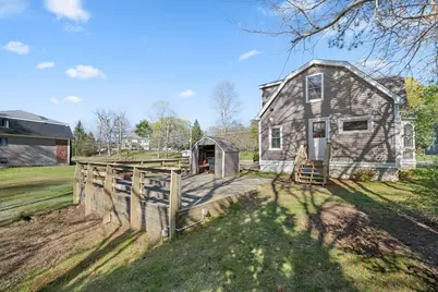 184 Pleasant St, Grafton, MA 01560 - Photo 29