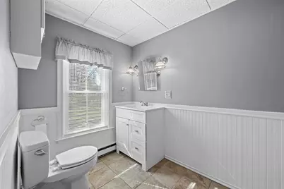 184 Pleasant St, Grafton, MA 01560 - Photo 17