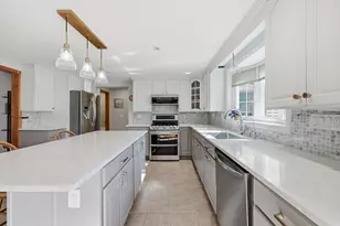 40 Pittroff Ave, South Hadley, MA 01075 - Photo 3
