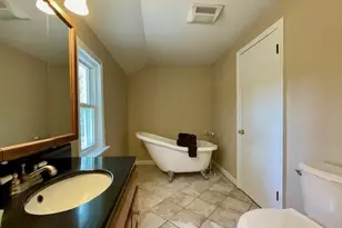 41 Main St, Hubbardston, MA 01452 - Photo 19
