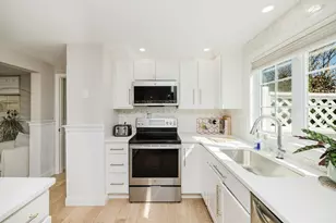 111 Foxboro Ave, Portsmouth, RI 02871 - Photo 11