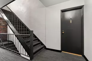 17 Bowdoin St, Boston, MA 02114 - Photo 25