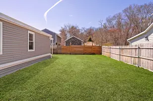 21 Evergreen St, Dartmouth, MA 02747 - Photo 3
