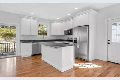 51 Willard, Lowell, MA 01850 - Photo 11