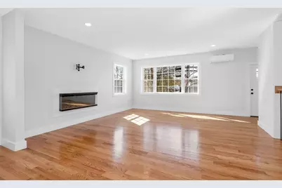 51 Willard, Lowell, MA 01850 - Photo 5