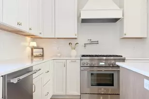 64 Pleasant St, Marblehead, MA 01945 - Photo 5