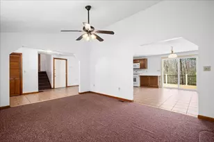 25 Collier Cir, Spencer, MA 01562 - Photo 5