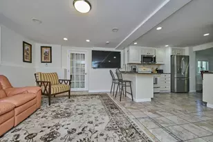 37 Locust St, Burlington, MA 01803 - Photo 9
