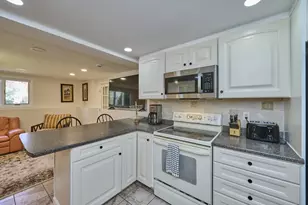 37 Locust St, Burlington, MA 01803 - Photo 13
