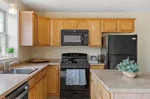 1975 Middlesex St, Lowell, MA 01851 - Photo 3