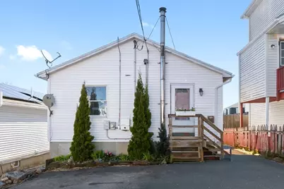 4 Alpine Ct, Gloucester, MA 01930 - Photo 1