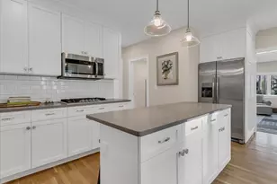 2031 Commonwealth Ave, Newton, MA 02466 - Photo 9