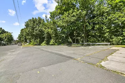 1060 Worcester St, Springfield, MA 01151 - Photo 13