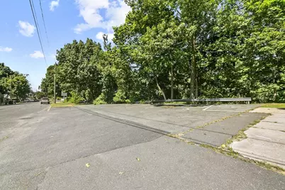 1060 Worcester St, Springfield, MA 01151 - Photo 13