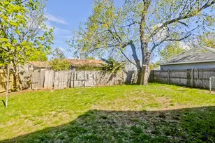 32 Chateaugay St, Chicopee, MA 01020 - Photo 37