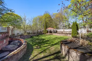 581 California St, Newton, MA 02460 - Photo 23