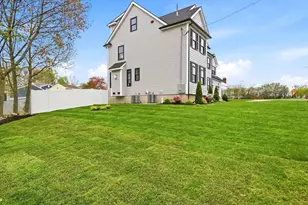 23 Day Cir, Woburn, MA 01801 - Photo 7