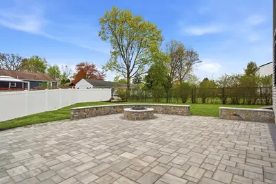 23 Day Cir, Woburn, MA 01801 - Photo 9