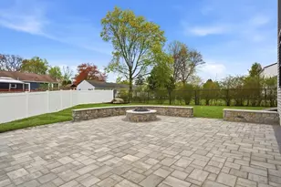 23 Day Cir, Woburn, MA 01801 - Photo 9