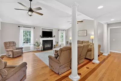 8 Carla Ln, Wilbraham, MA 01095 - Photo 5