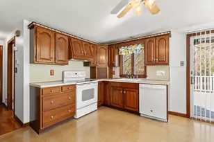 22 Buckingham Ave, West Springfield, MA 01089 - Photo 7