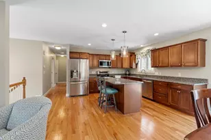 32 Steele St, Holden, MA 01520 - Photo 9