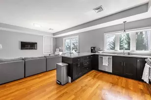 417 E 7th St, Boston, MA 02127 - Photo 5