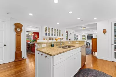 279 Oakland Street, Wellesley, MA 02481 - Photo 9