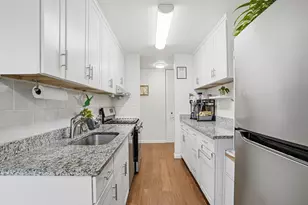 8 Shrewsbury Green Dr, Shrewsbury, MA 01545 - Photo 7