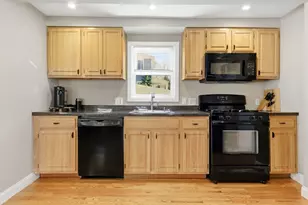 46 Edgemere Rd, Boston, MA 02132 - Photo 5