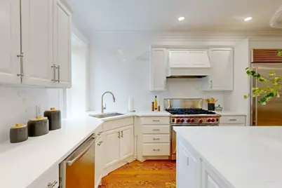 322 Tappan St #2, Brookline, MA 02445 - Photo 17