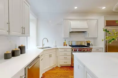 322 Tappan St #2, Brookline, MA 02445 - Photo 17