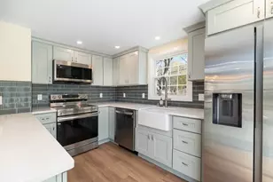 32 Lexington Dr, Beverly, MA 01915 - Photo 3