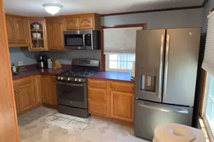 52 Prospect St, Greenfield, MA 01376 - Photo 9