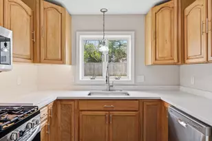 16 Beverly St, Dartmouth, MA 02747 - Photo 19