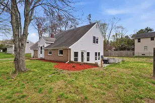 16 Beverly St, Dartmouth, MA 02747 - Photo 5