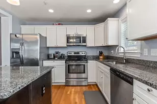 10 Irma St, Boston, MA 02124 - Photo 9