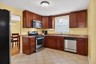 3 Marie Cir, Burlington, MA 01803 - Photo 3