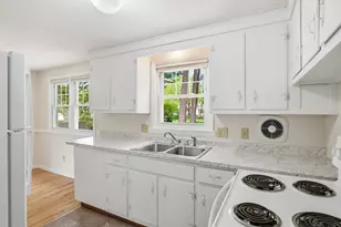 33 Overhill Dr, Springfield, MA 01129 - Photo 5