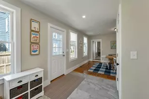 16 Chestnut St, Newburyport, MA 01950 - Photo 7