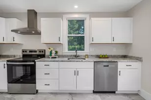 16 Chestnut St, Newburyport, MA 01950 - Photo 5