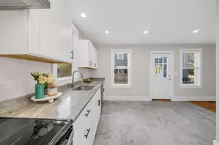 16 Chestnut St, Newburyport, MA 01950 - Photo 9