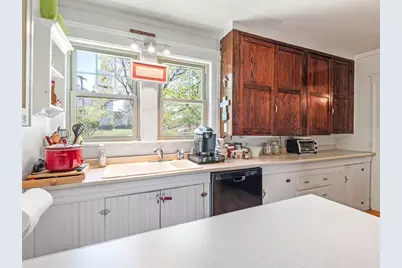1066 Pleasant Street, Worcester, MA 01602 - Photo 11