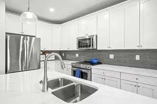 2 Stratton Dr, Woburn, MA 01801 - Photo 9