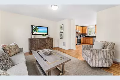 30 Russell St #5, Waltham, MA 02453 - Photo 3