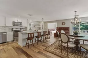 402 Ridgefield Cir, Clinton, MA 01510 - Photo 7