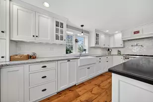 29 Pleasant St, Hingham, MA 02043 - Photo 5