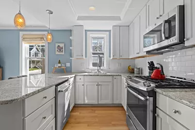 40 Catherine St #1, Boston, MA 02131 - Photo 7